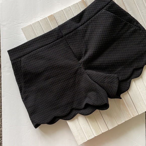 Black scallop shorts - Picture 3 of 8